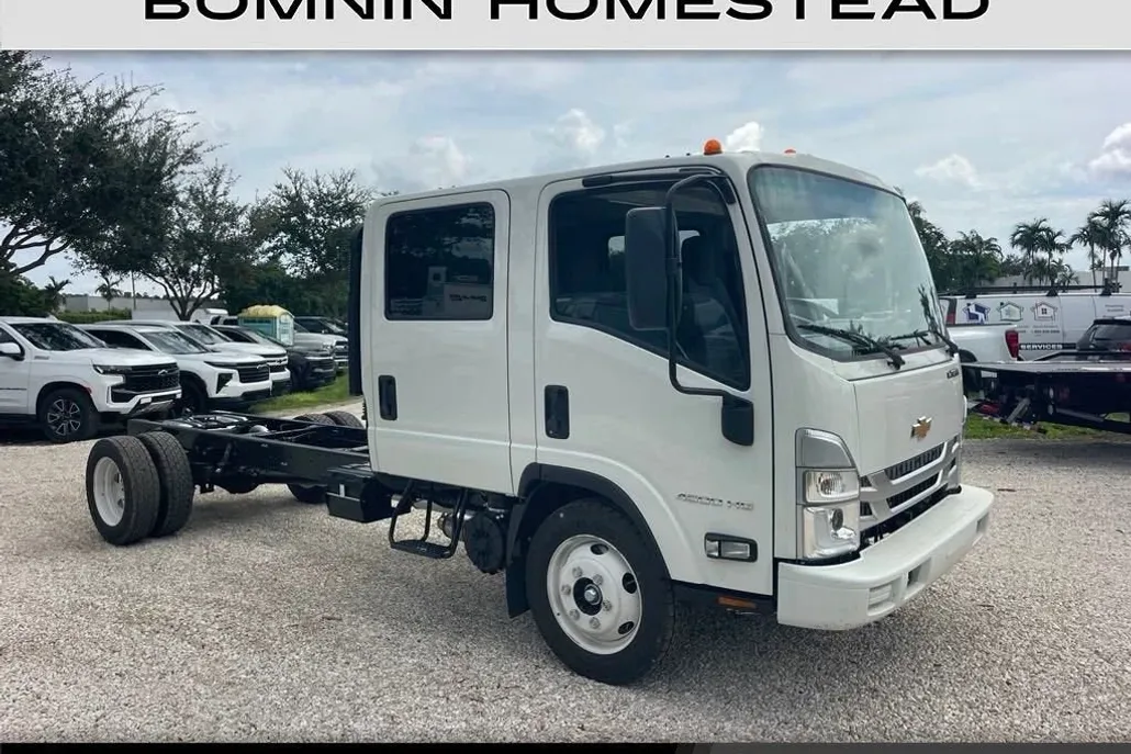 2024 Chevrolet Silverado 4500HD photo 1