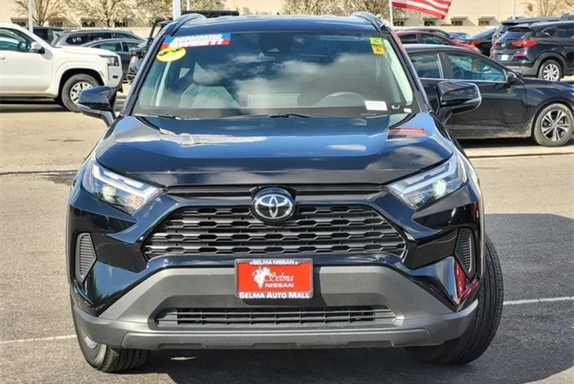 2024 Toyota RAV4 XLE photo 1