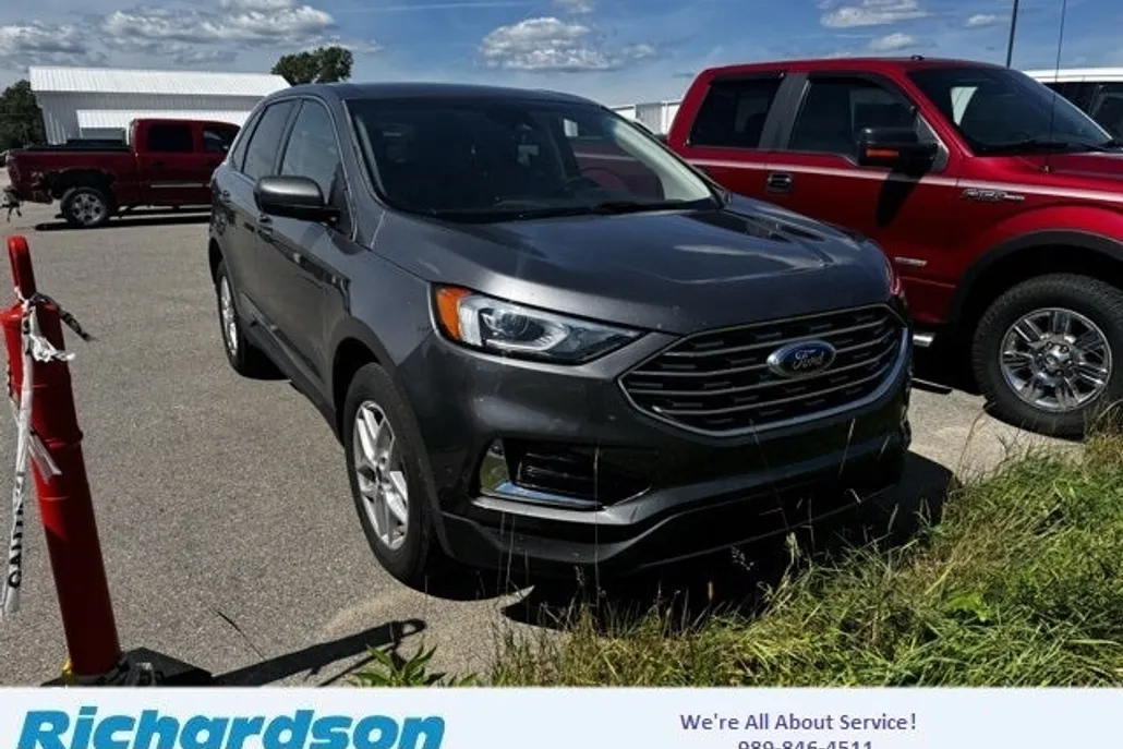 2022 Ford Edge SEL photo 1