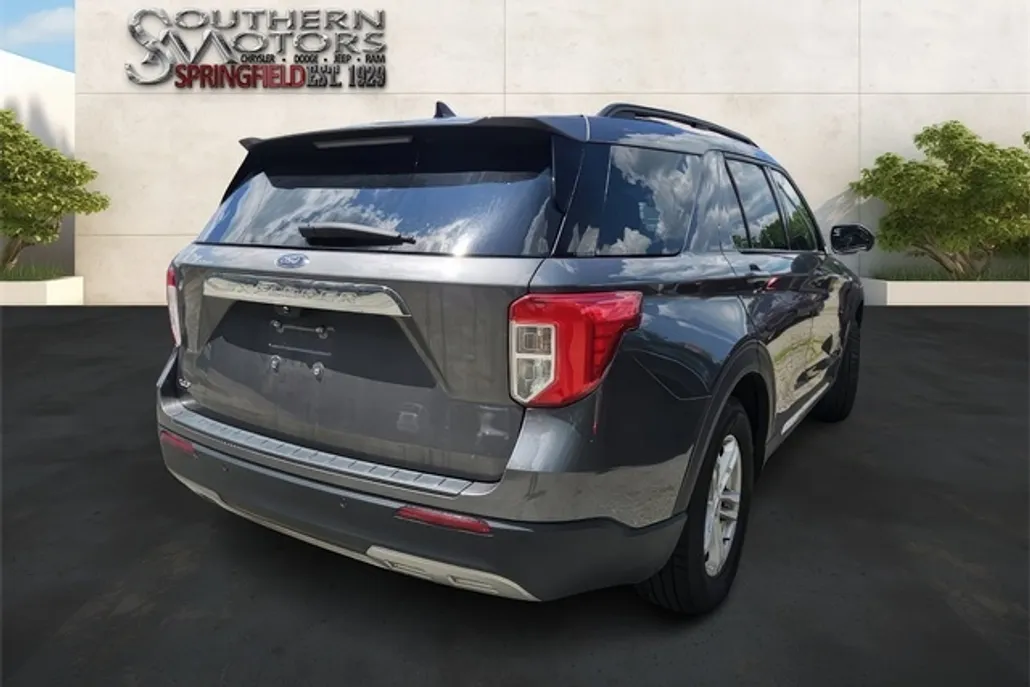 2023 Ford Explorer XLT photo 1