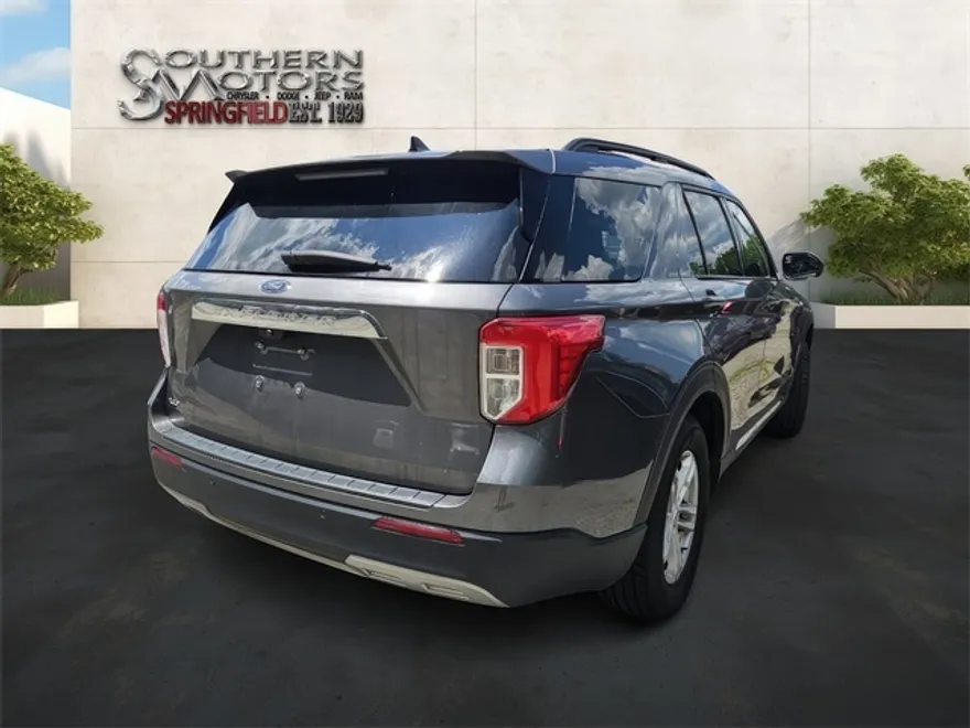 2023 Ford Explorer XLT photo 1