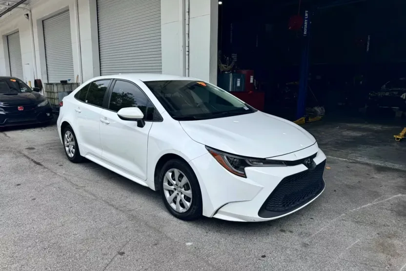 2022 Toyota Corolla LE photo 1