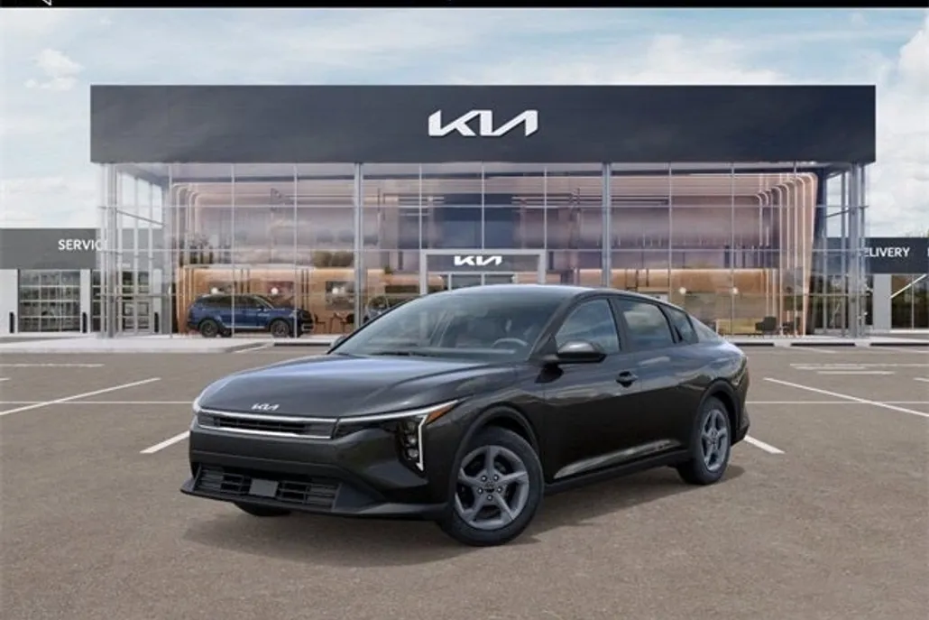 2025 Kia K4 LXS photo 1