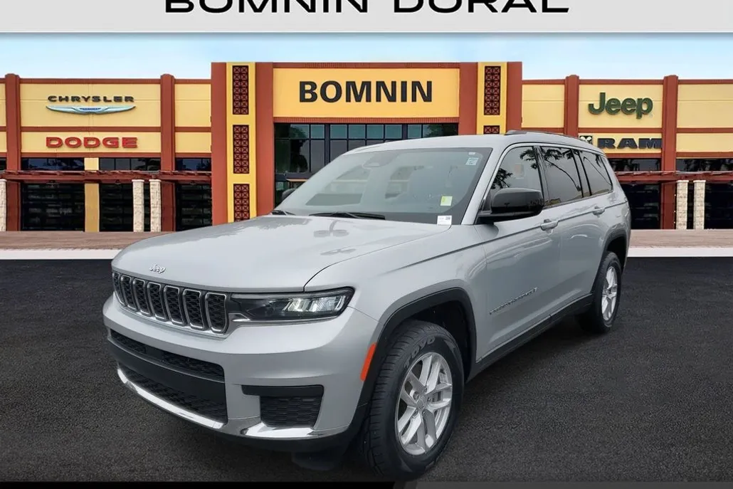 2021 Jeep Grand Cherokee Laredo photo 1