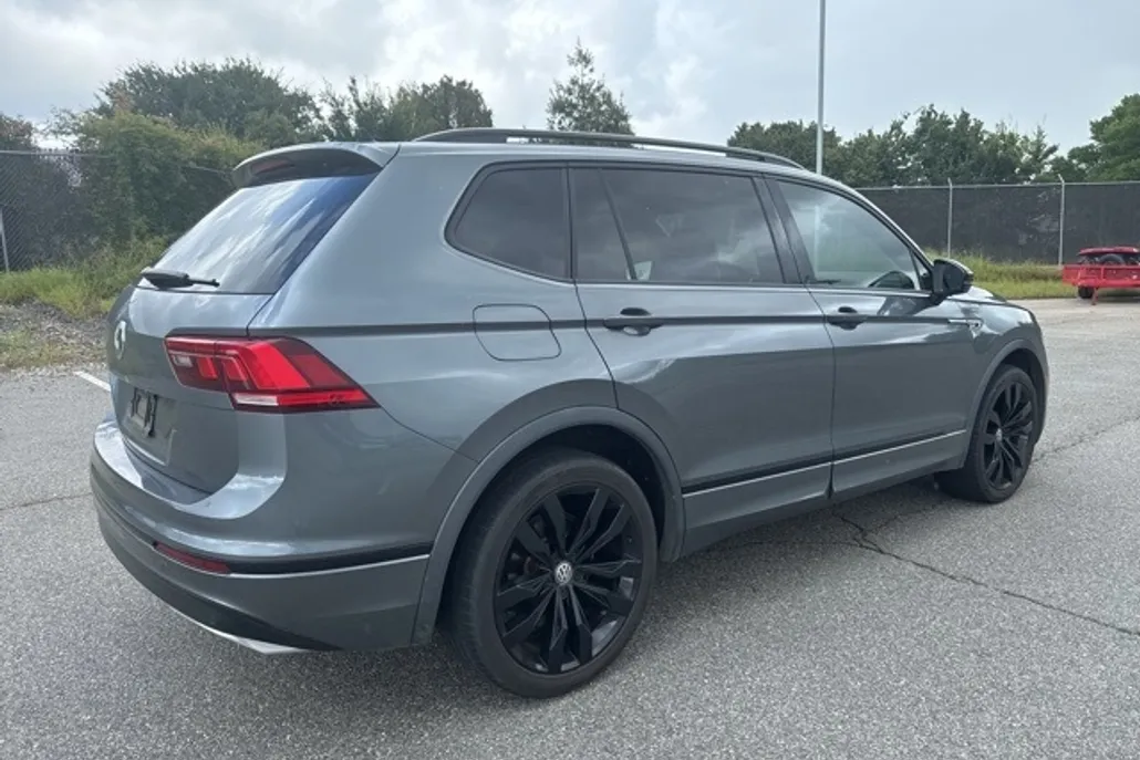 2020 Volkswagen Tiguan SE R-Line Black photo 1