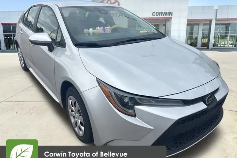 2022 Toyota Corolla LE photo 1
