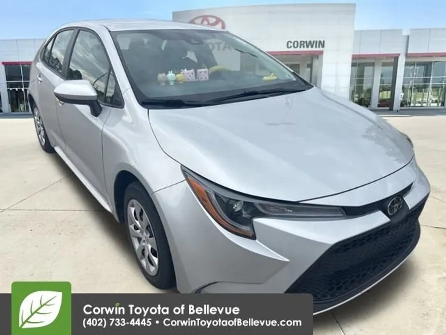 2022 Toyota Corolla LE photo 1