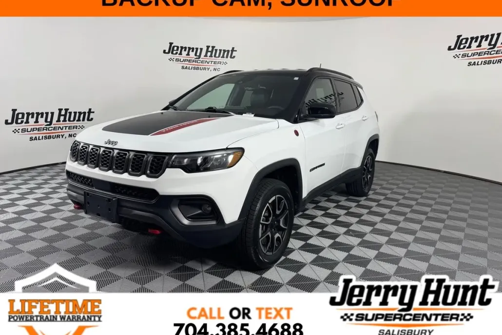 2024 Jeep Compass Trailhawk photo 1