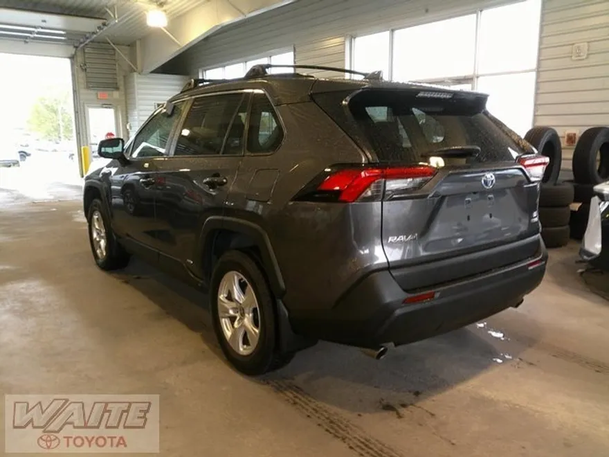 2021 Toyota RAV4 Hybrid LE photo 1