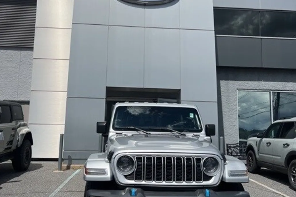 2024 Jeep Wrangler Sahara 4xe photo 1