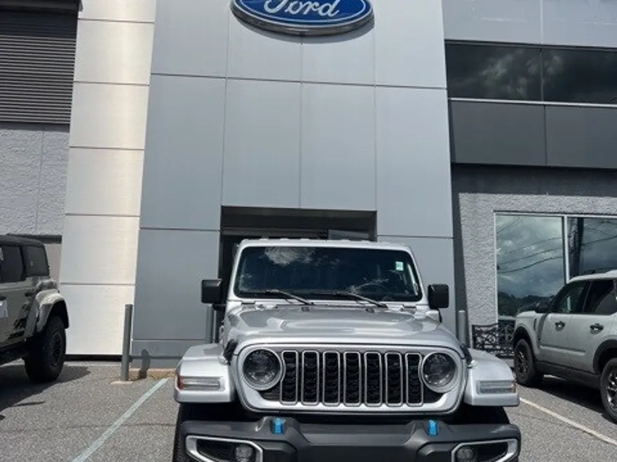 2024 Jeep Wrangler Sahara 4xe photo 1