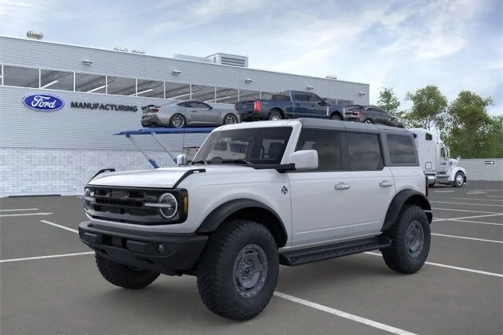 2025 Ford Bronco Outer Banks photo 1