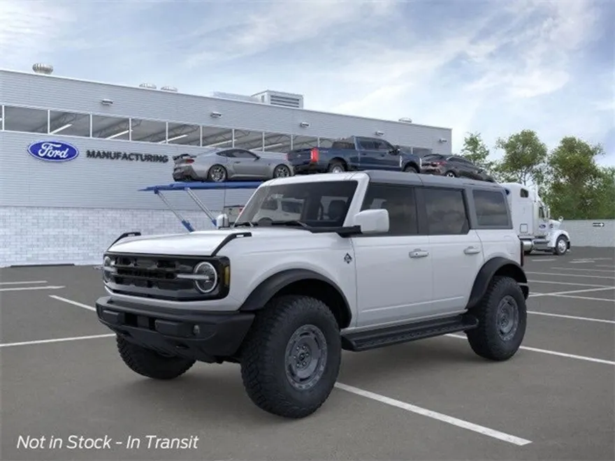 2025 Ford Bronco Outer Banks photo 1