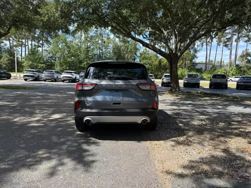 2021 Ford Escape SE photo 1