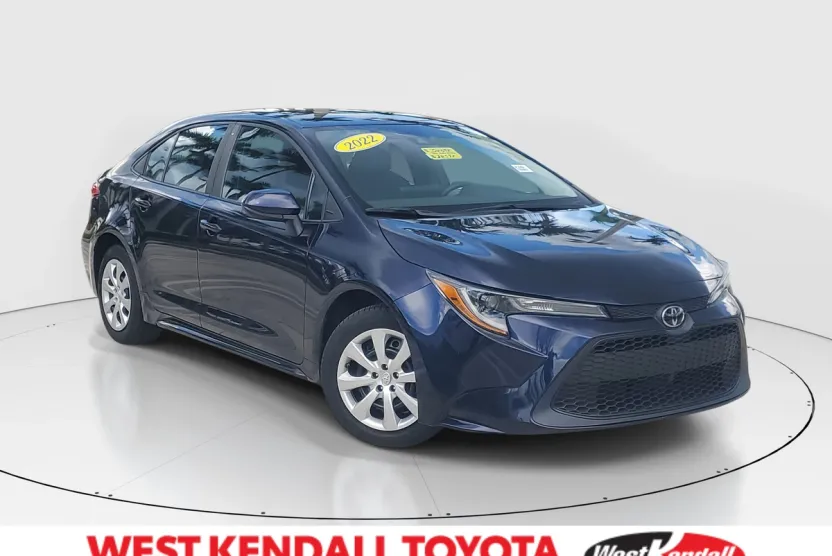 2022 Toyota Corolla LE photo 1