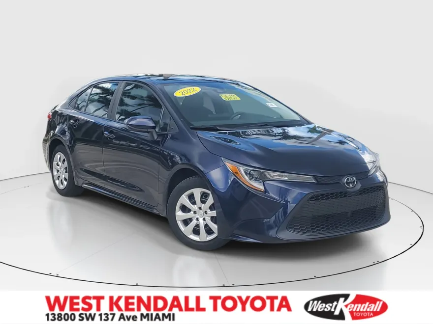 2022 Toyota Corolla LE photo 1