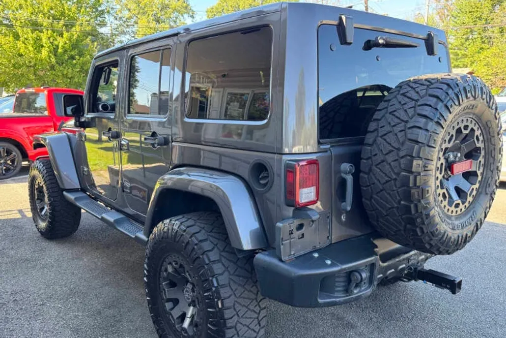 2014 Jeep Wrangler Unlimited Sahara photo 1
