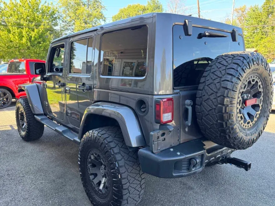 2014 Jeep Wrangler Unlimited Sahara photo 1
