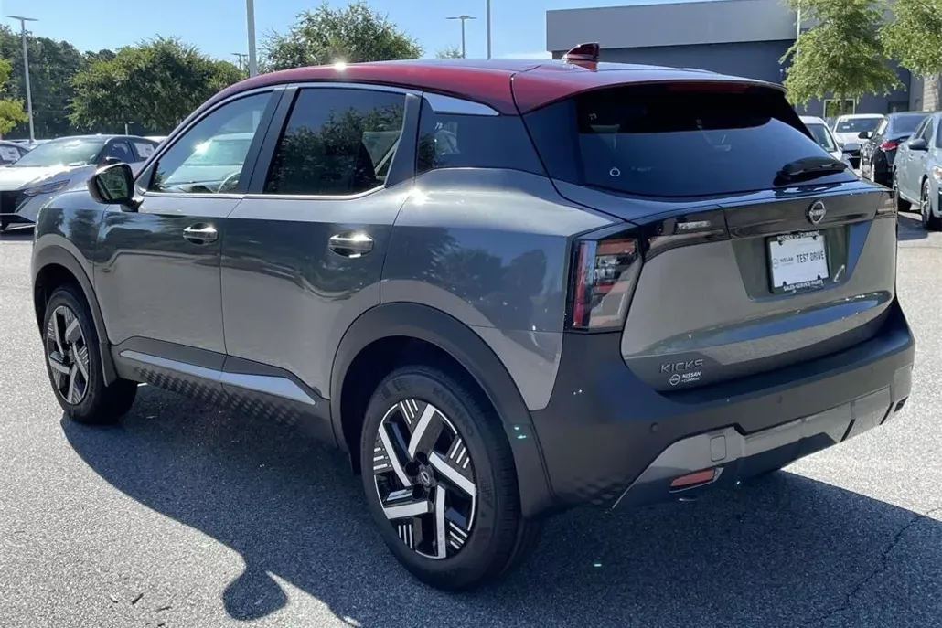 2025 Nissan Kicks SV photo 1
