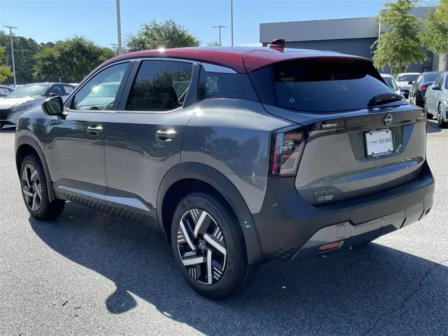 2025 Nissan Kicks SV photo 1