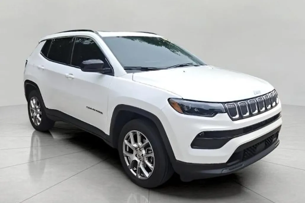 2022 Jeep Compass Latitude Lux photo 1