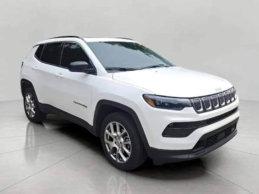 2022 Jeep Compass Latitude Lux photo 1