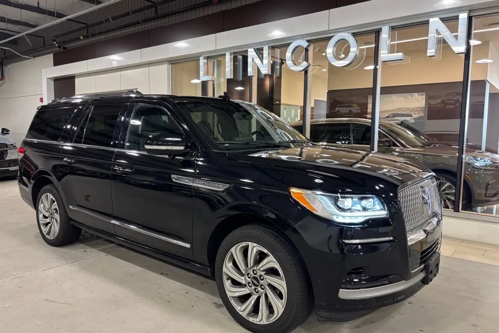2022 Lincoln Navigator L Reserve photo 1