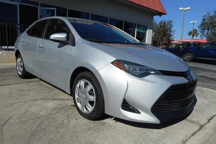 2018 Toyota Corolla L photo 1