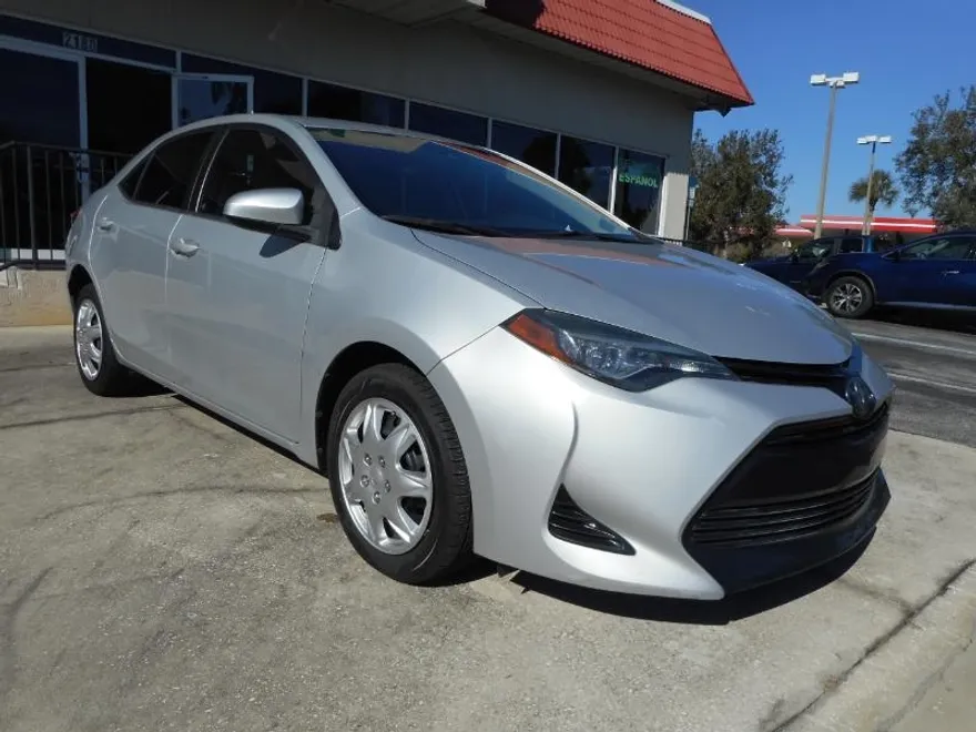 2018 Toyota Corolla L photo 1