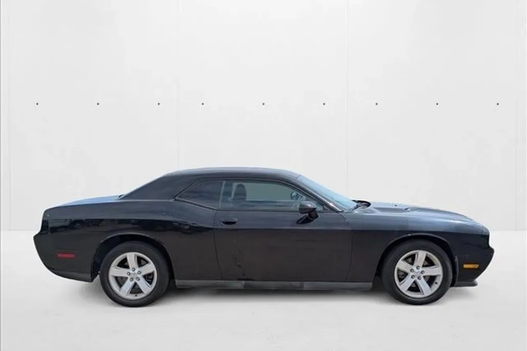 2014 Dodge Challenger SXT photo 1