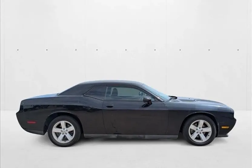 2014 Dodge Challenger SXT photo 1