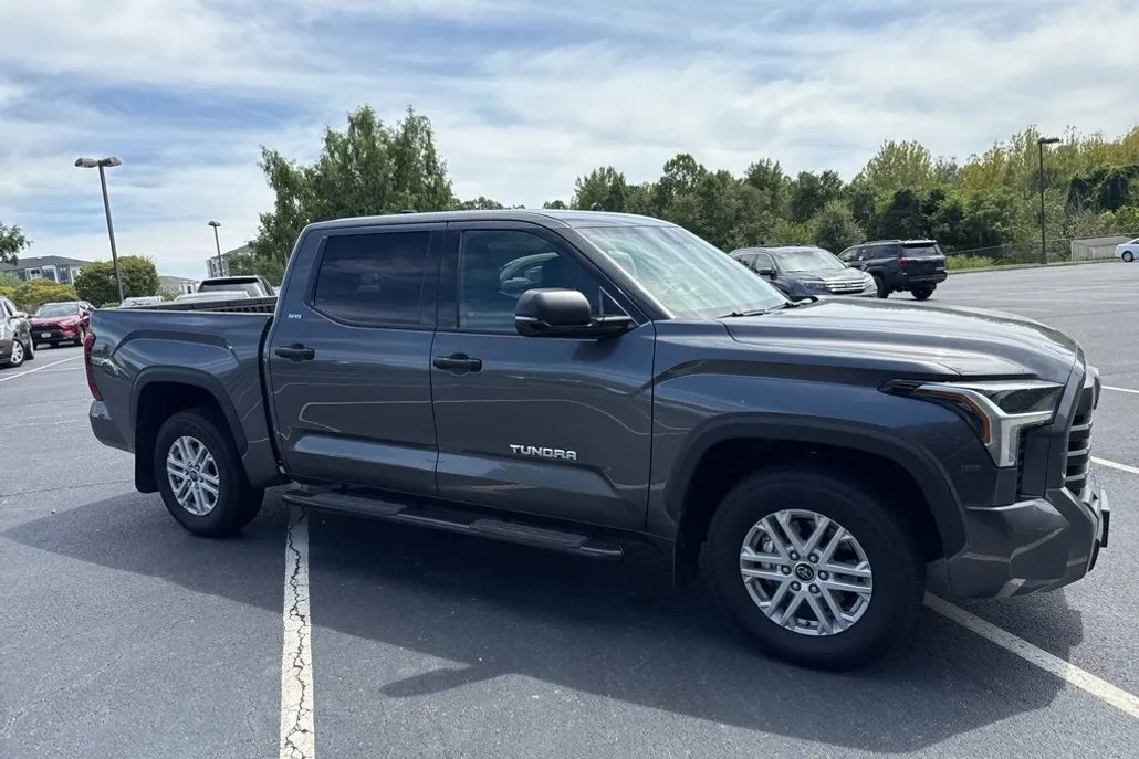 2023 Toyota Tundra SR5 CrewMax photo 1