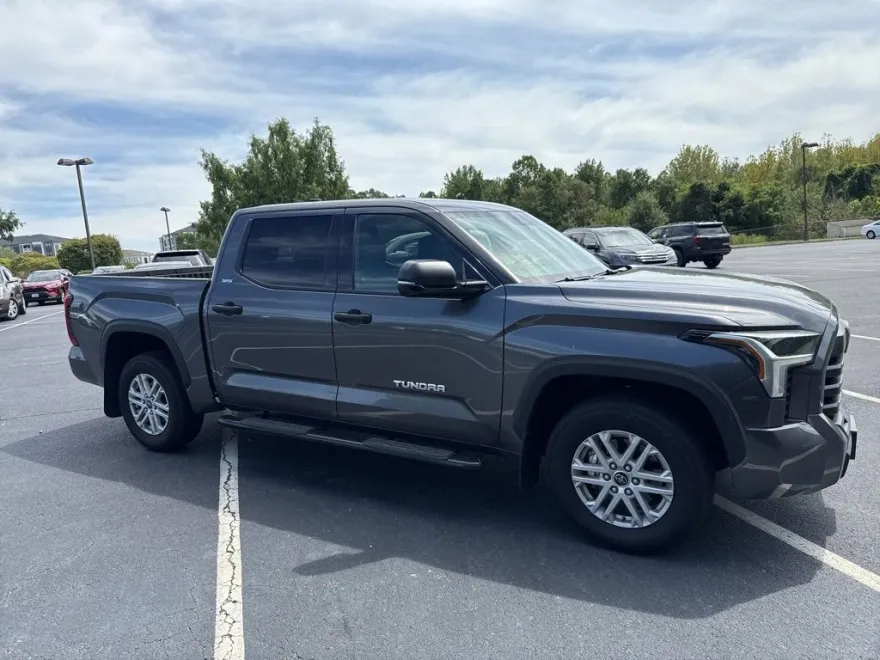 2023 Toyota Tundra SR5 CrewMax photo 1