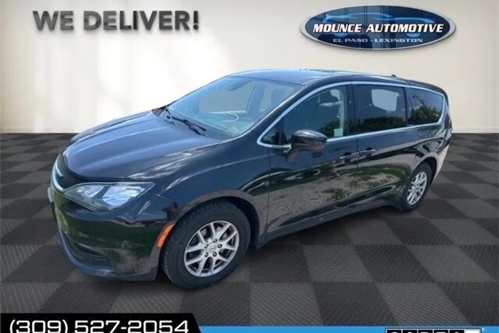 2021 Chrysler Voyager LX photo 1