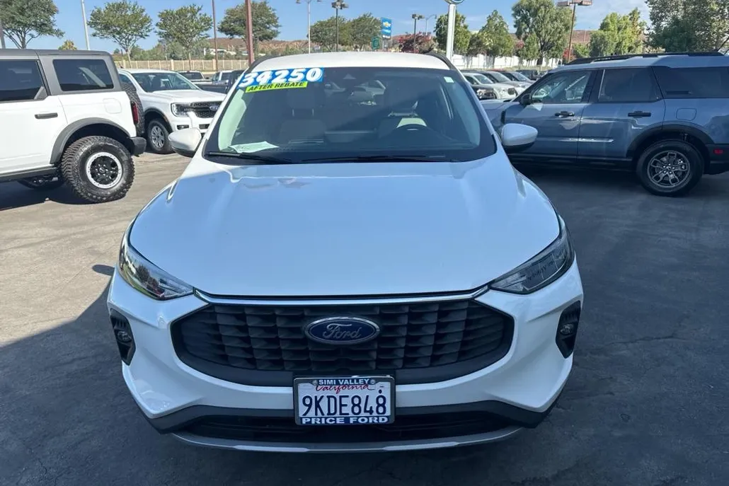 2023 Ford Escape photo 1