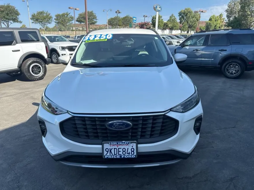 2023 Ford Escape photo 1