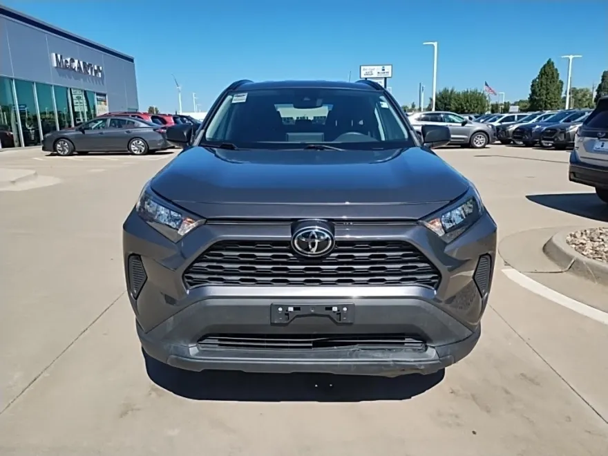 2021 Toyota RAV4 LE photo 1