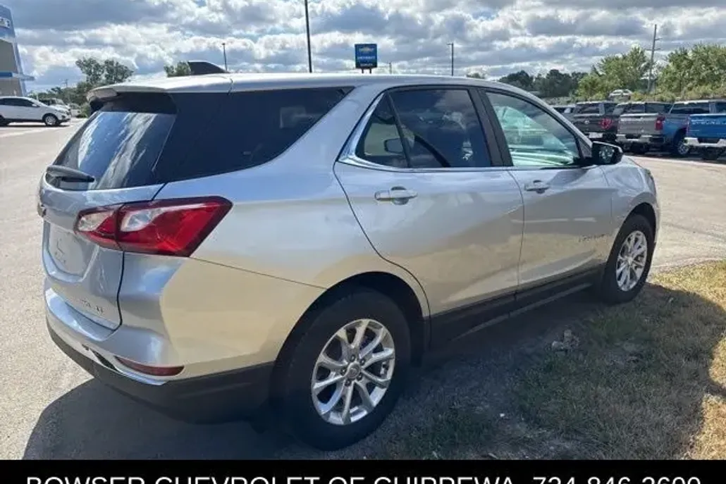 2021 Chevrolet Equinox LT photo 1