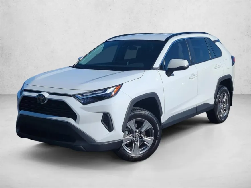 2024 Toyota RAV4 XLE photo 1