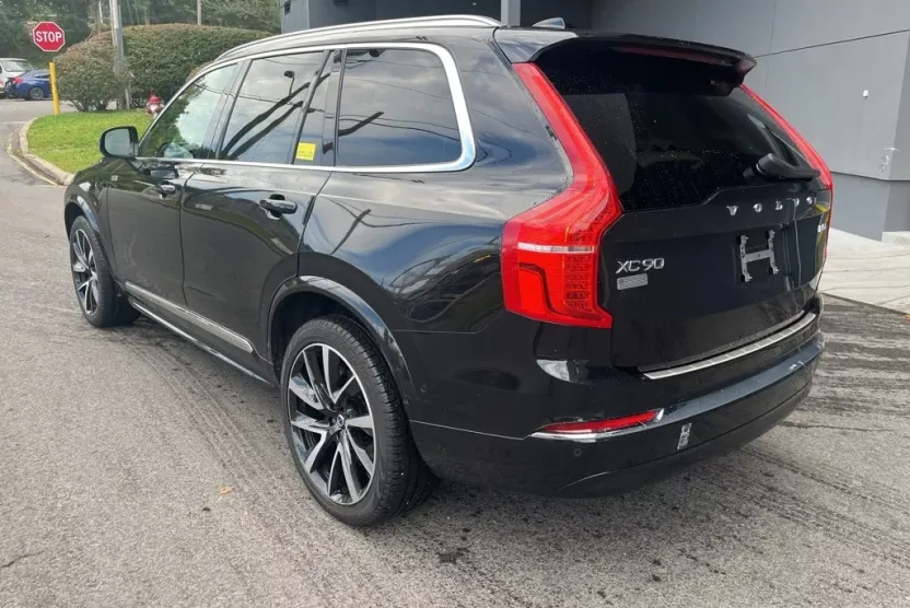 2023 Volvo XC90 B5 AWD Plus photo 1