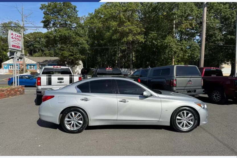 2015 Infiniti Q50 3.7 Premium photo 1