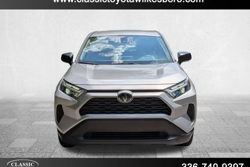 2024 Toyota RAV4 LE photo 1