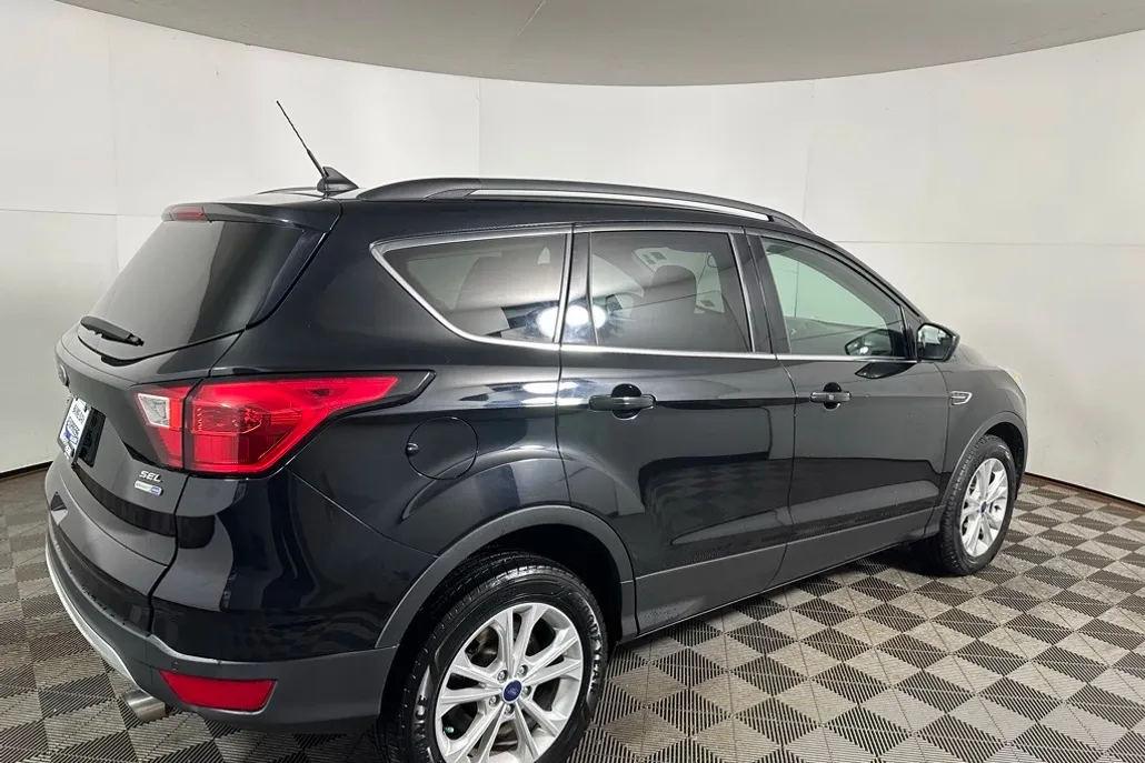 2019 Ford Escape SEL photo 1