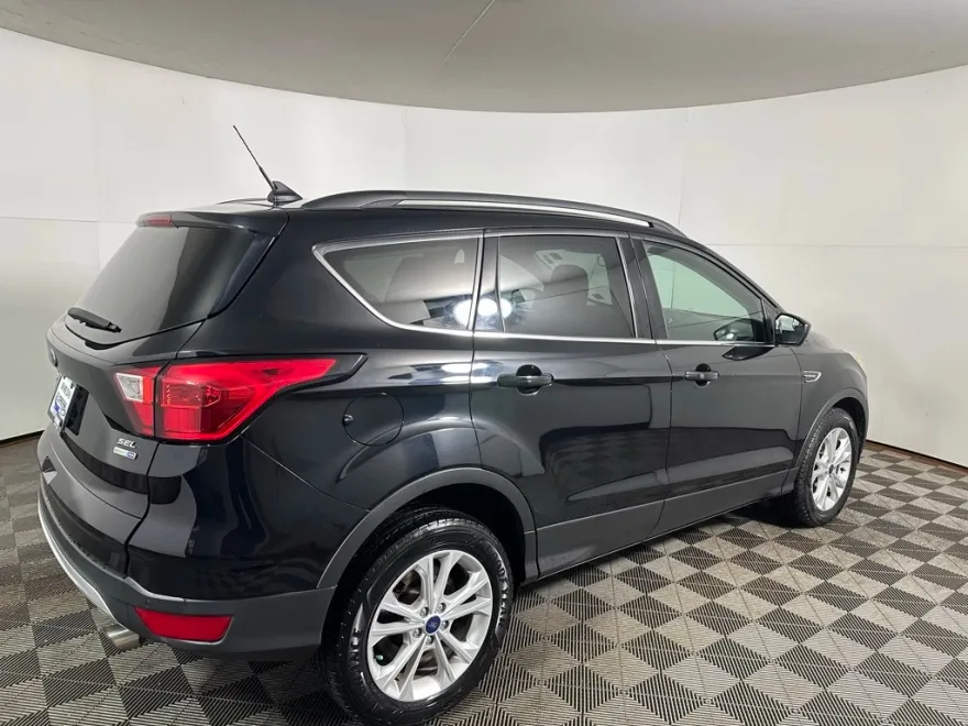 2019 Ford Escape SEL photo 1