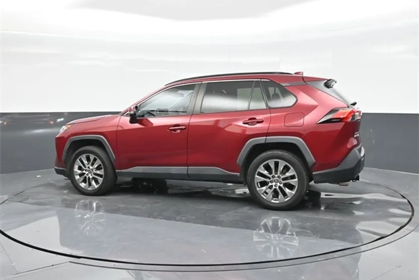 2021 Toyota RAV4 XLE Premium photo 1