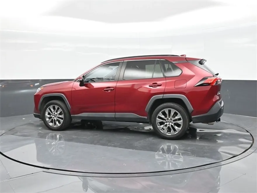 2021 Toyota RAV4 XLE Premium photo 1