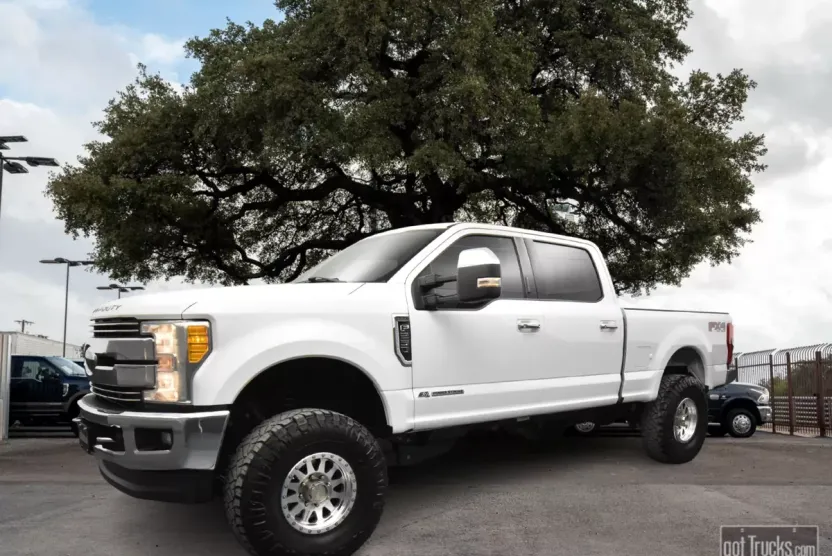 2017 Ford F-250 Lariat photo 1