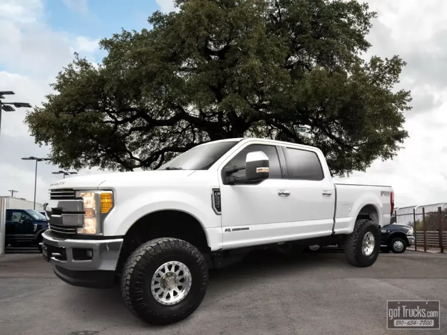 2017 Ford F-250 Lariat photo 1