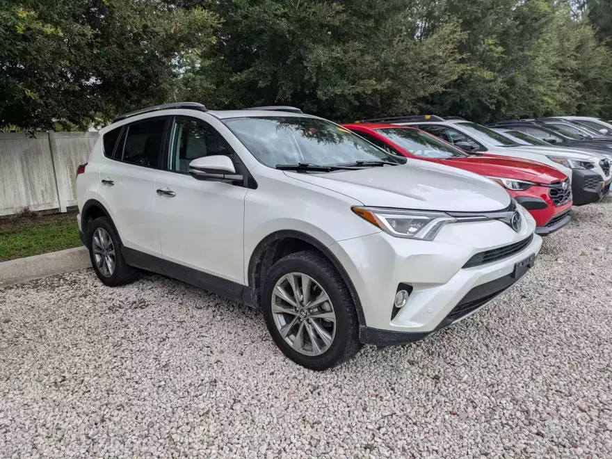 2017 Toyota RAV4 Limited photo 1