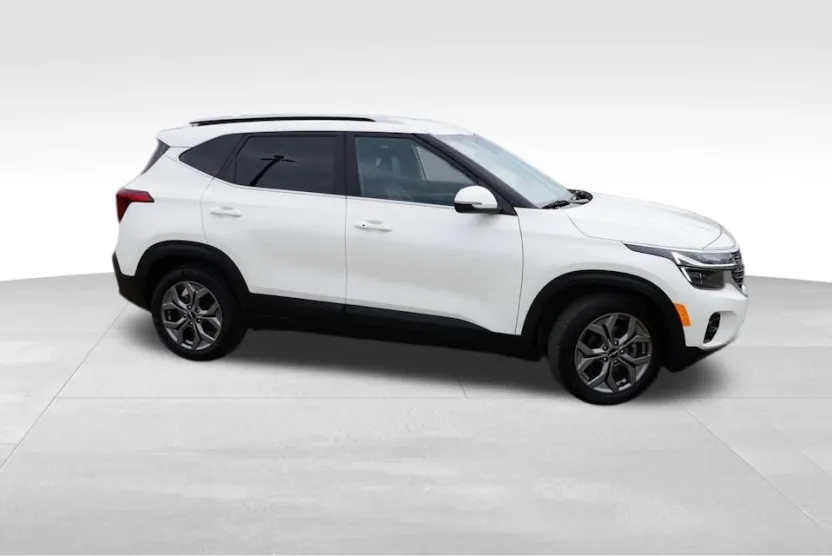 2024 Kia Seltos S photo 1